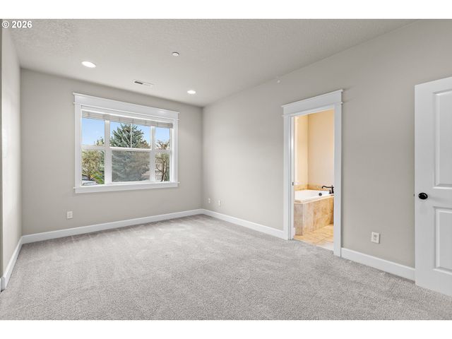 9408 Se CAUSEY Ave Se, Happy Valley, OR 97086