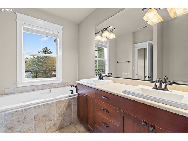 9408 Se CAUSEY Ave Se, Happy Valley, OR 97086