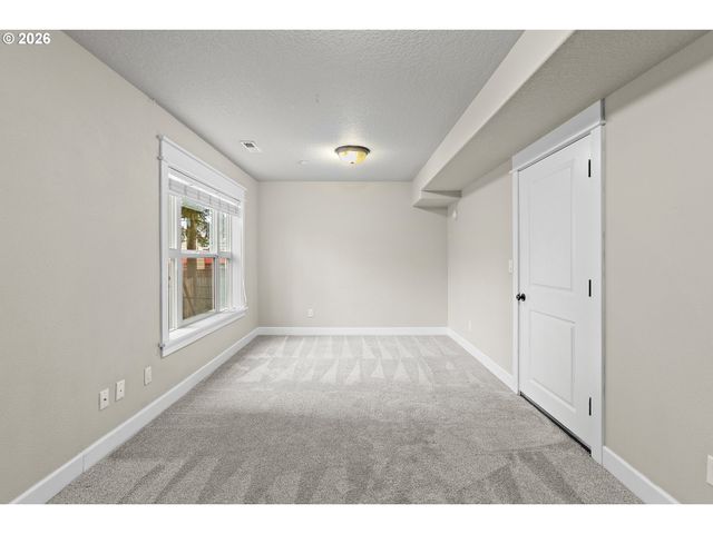 9408 Se CAUSEY Ave Se, Happy Valley, OR 97086