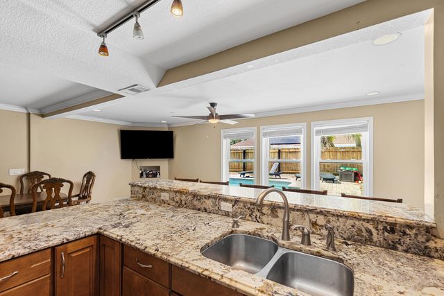 5 NE Bedford Place, Fort Walton Beach, FL 32547