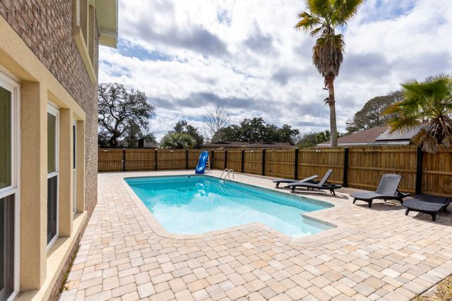 5 NE Bedford Place, Fort Walton Beach, FL 32547