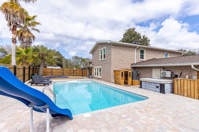 5 NE Bedford Place, Fort Walton Beach, FL 32547