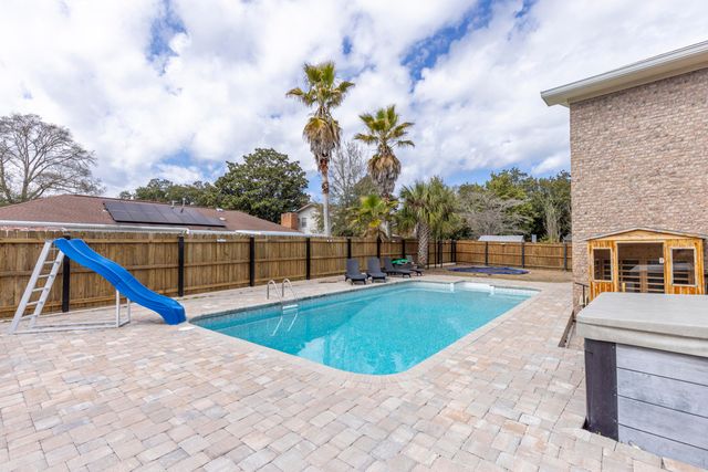 5 NE Bedford Place, Fort Walton Beach, FL 32547