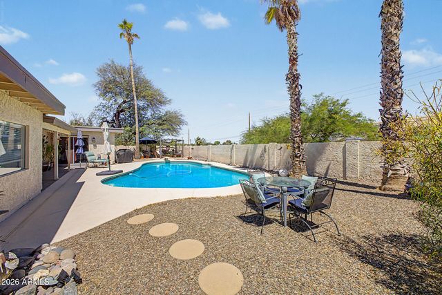 1132 E VILLAGE CIRCLE Drive, Phoenix, AZ 85022