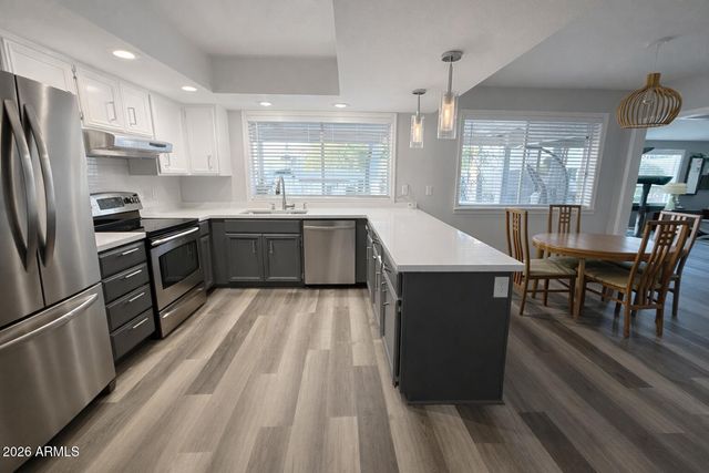 1132 E VILLAGE CIRCLE Drive, Phoenix, AZ 85022