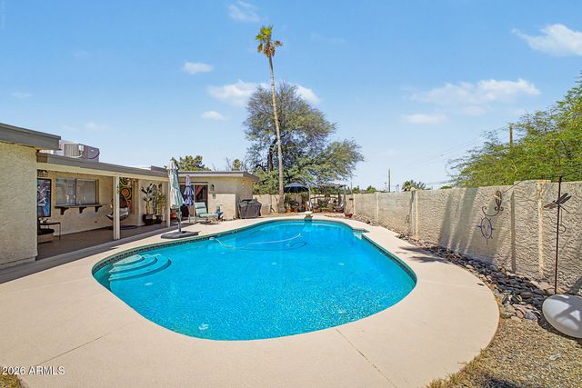 1132 E VILLAGE CIRCLE Drive, Phoenix, AZ 85022