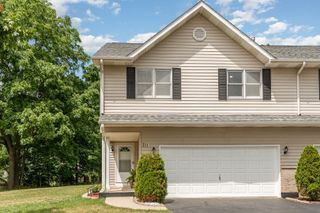 211 Lorien Court, East Dundee, IL 60118
