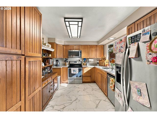 1420 Ne 20TH St, Gresham, OR 97030