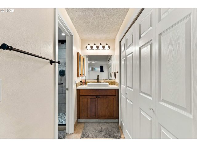 1420 Ne 20TH St, Gresham, OR 97030