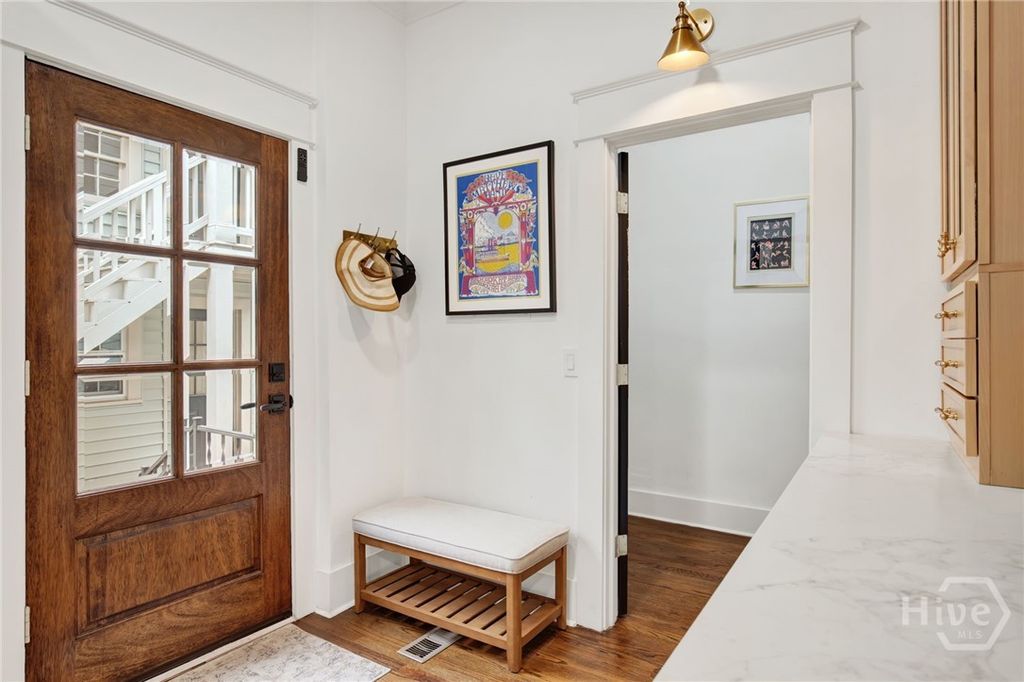 Image 10 of property listing at 310 Washington Avenue, Savannah, GA 31405