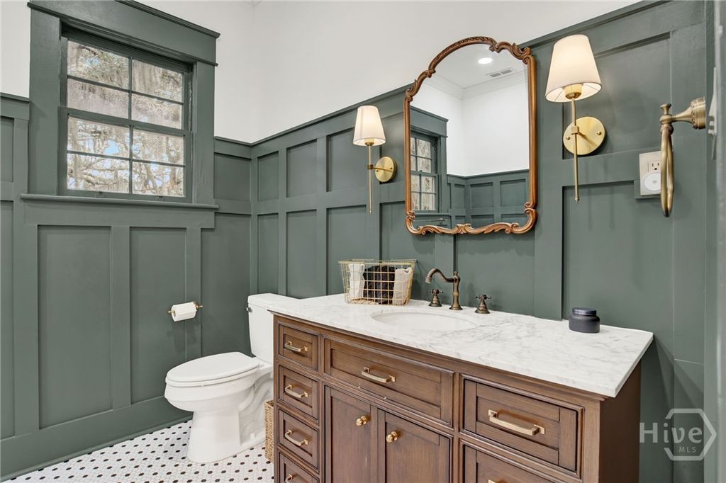 Image 15 of property listing at 310 Washington Avenue, Savannah, GA 31405