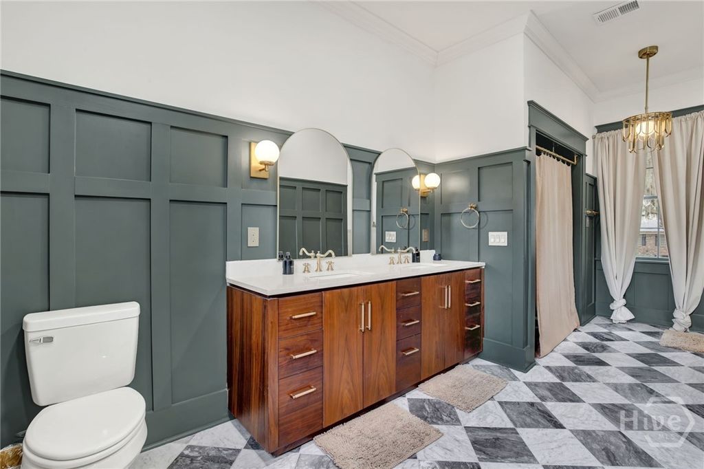 Image 19 of property listing at 310 Washington Avenue, Savannah, GA 31405