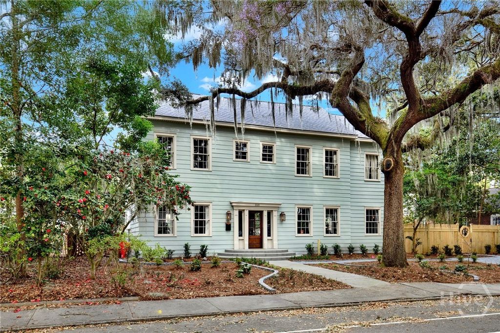 Image 2 of property listing at 310 Washington Avenue, Savannah, GA 31405