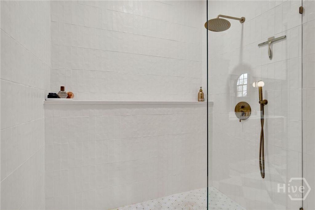 Image 20 of property listing at 310 Washington Avenue, Savannah, GA 31405