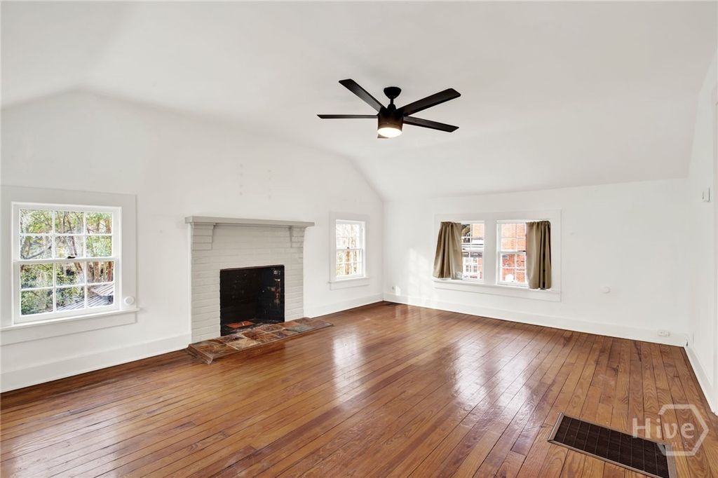 Image 26 of property listing at 310 Washington Avenue, Savannah, GA 31405