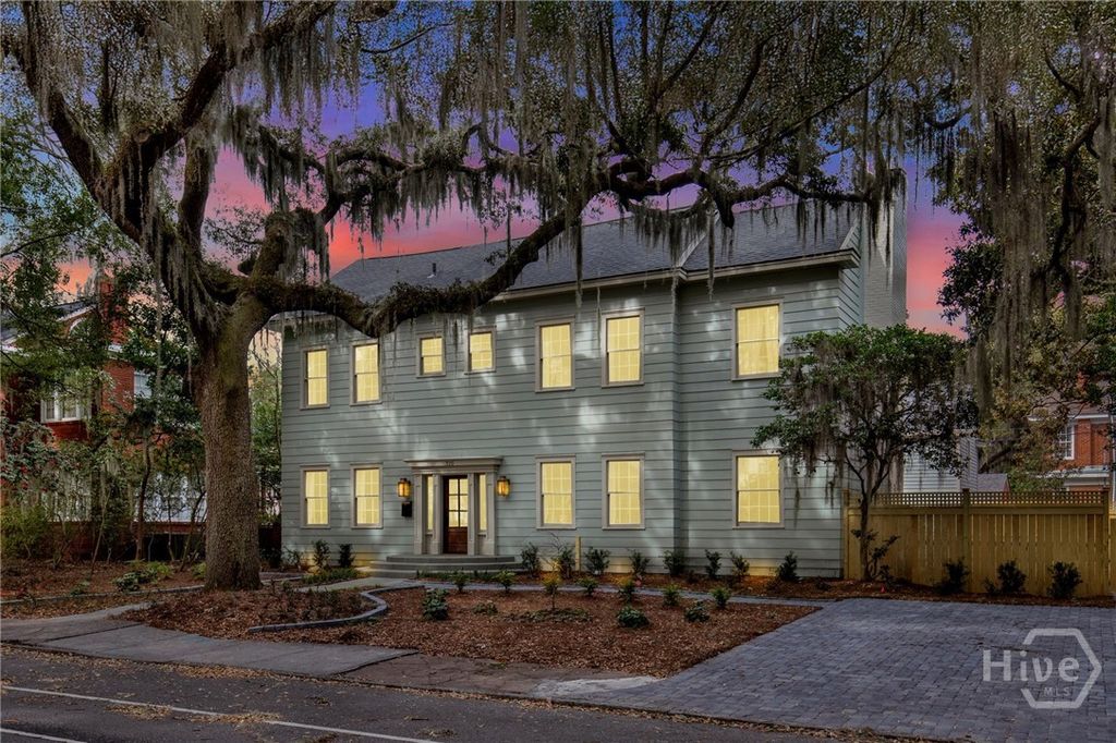 Image 3 of property listing at 310 Washington Avenue, Savannah, GA 31405