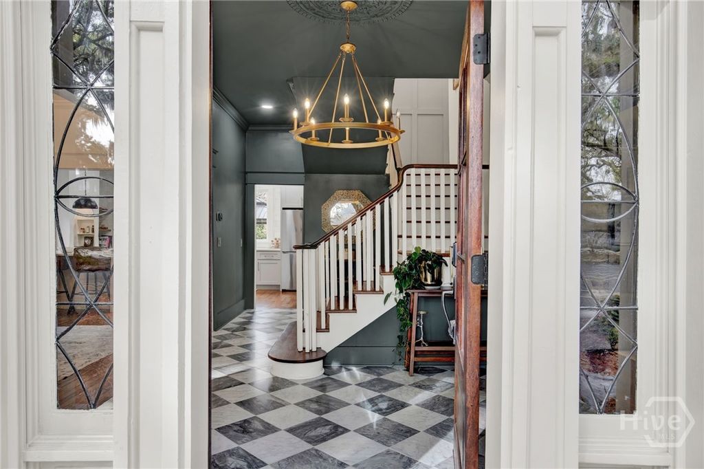 Image 5 of property listing at 310 Washington Avenue, Savannah, GA 31405