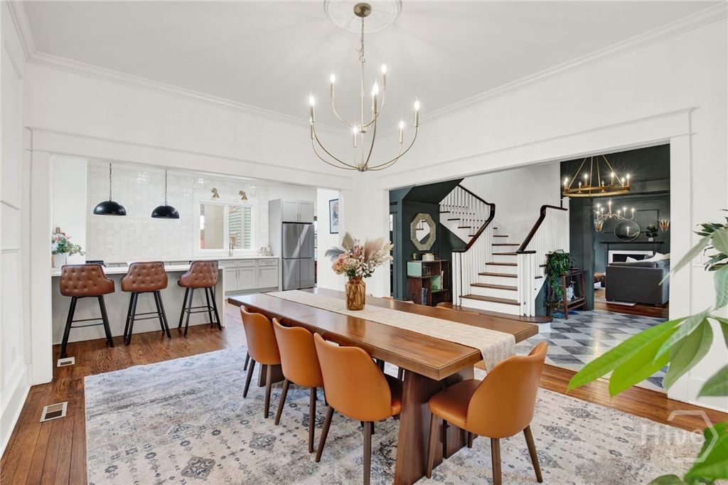 Image 7 of property listing at 310 Washington Avenue, Savannah, GA 31405