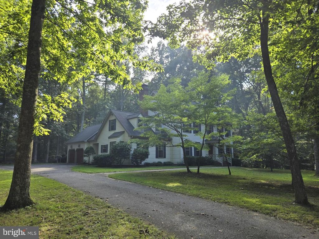 9275 CRESCENT LN, La Plata, MD 20646