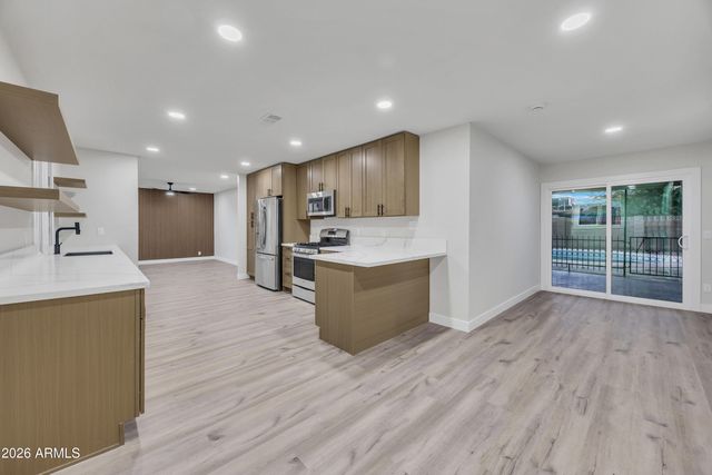 2218 W POINSETTIA Drive, Phoenix, AZ 85029