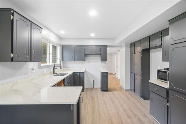37860 N Metropolitan Avenue, Beach Park, IL 60087