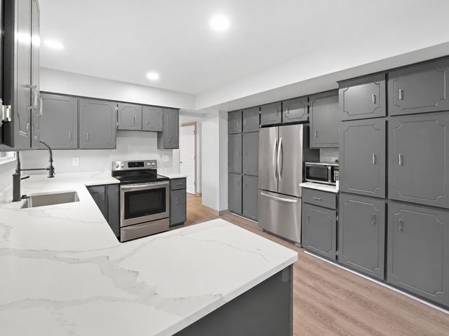 37860 N Metropolitan Avenue, Beach Park, IL 60087