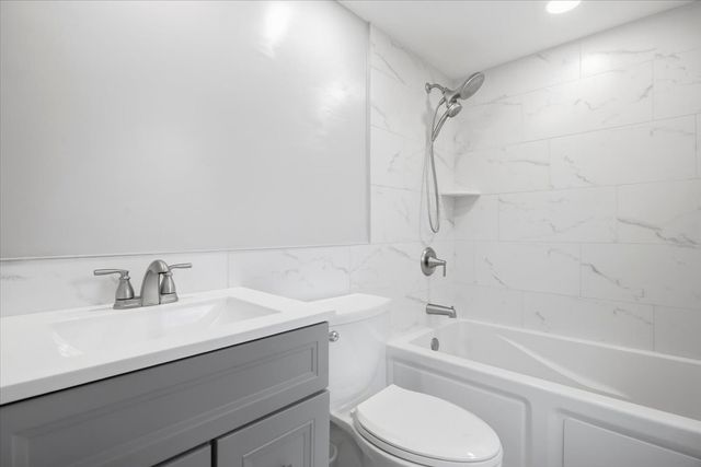 37860 N Metropolitan Avenue, Beach Park, IL 60087