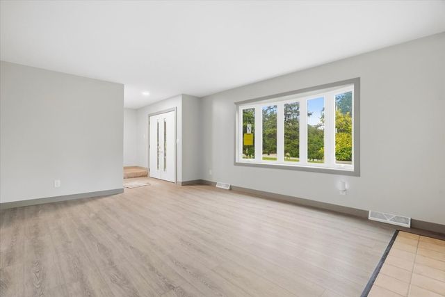 37860 N Metropolitan Avenue, Beach Park, IL 60087