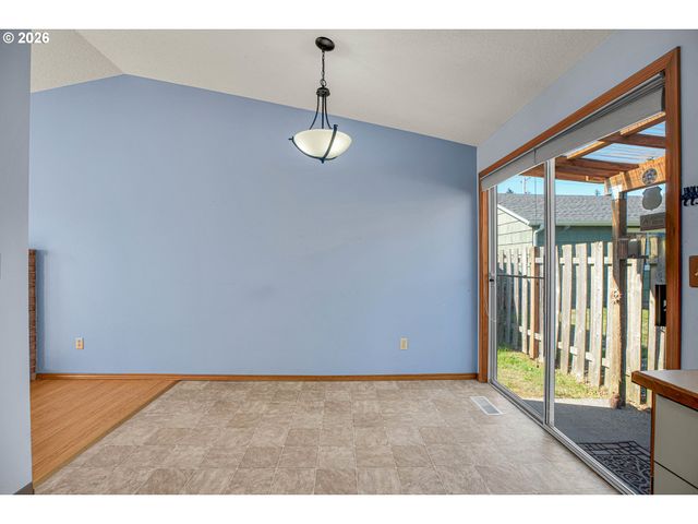 760 Se 139TH Ave, Portland, OR 97233