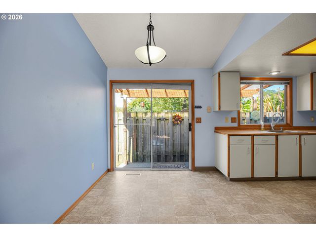 760 Se 139TH Ave, Portland, OR 97233