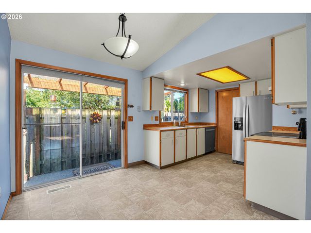 760 Se 139TH Ave, Portland, OR 97233