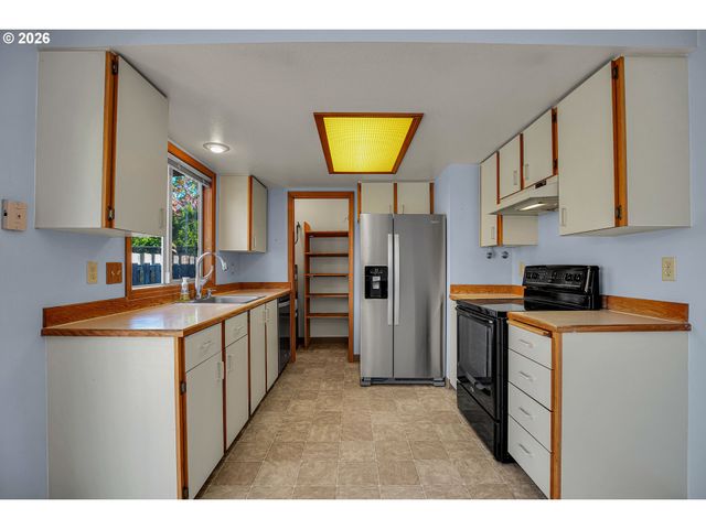 760 Se 139TH Ave, Portland, OR 97233