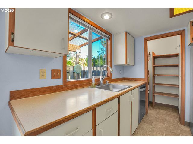 760 Se 139TH Ave, Portland, OR 97233
