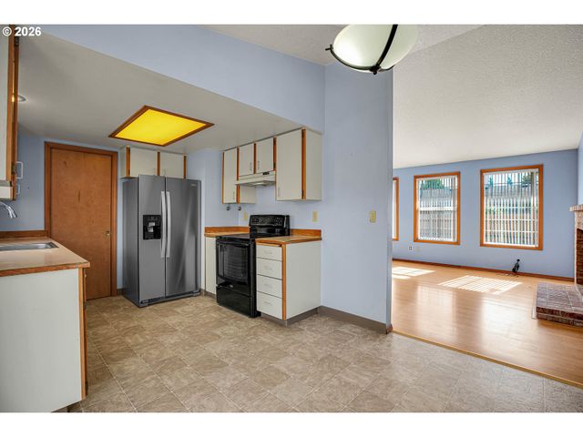 760 Se 139TH Ave, Portland, OR 97233