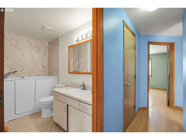 760 Se 139TH Ave, Portland, OR 97233