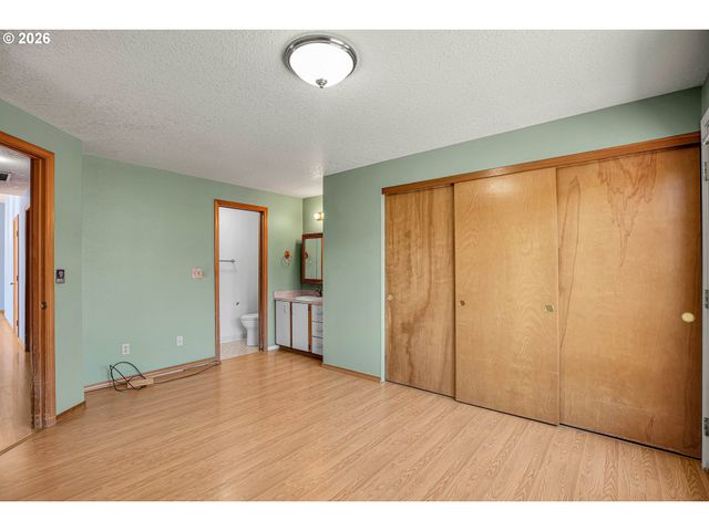 760 Se 139TH Ave, Portland, OR 97233