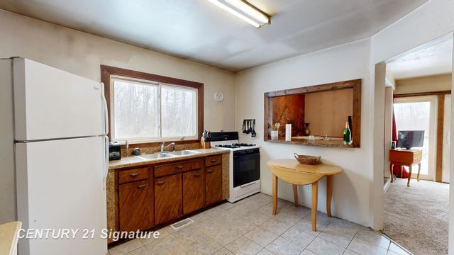 150 E Winegars Road, Hay Twp, MI 48624