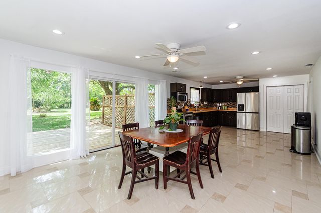 6811 Cemetary Road, Manvel, TX 77578