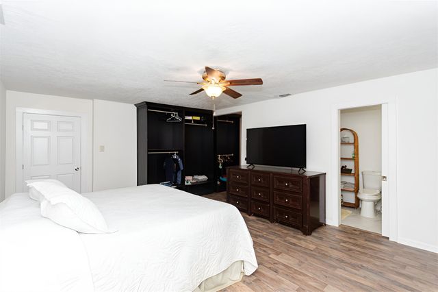 6811 Cemetary Road, Manvel, TX 77578