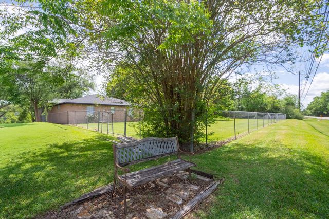 6811 Cemetary Road, Manvel, TX 77578