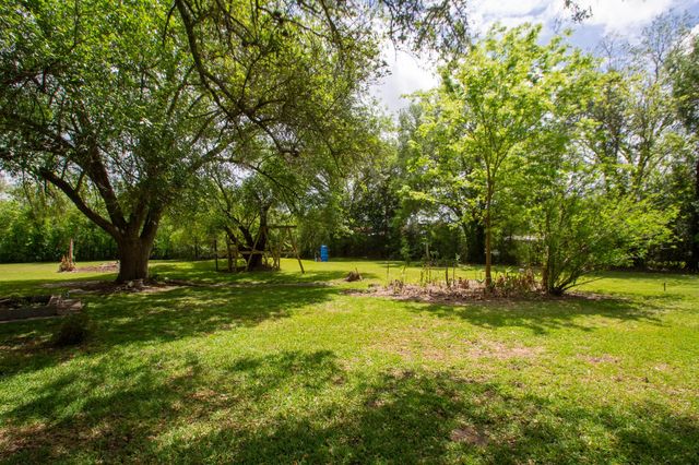 6811 Cemetary Road, Manvel, TX 77578