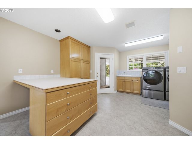 28185 Sw HERD Ln, Hillsboro, OR 97123