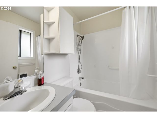 28185 Sw HERD Ln, Hillsboro, OR 97123