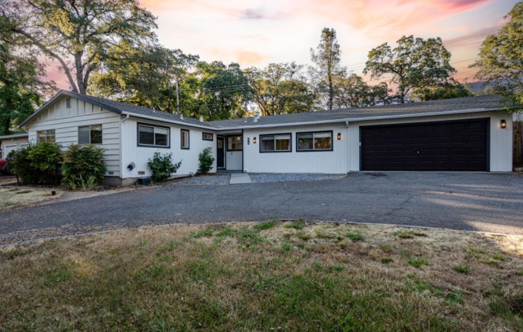 275 Carriage Ln, Auburn, CA 95603