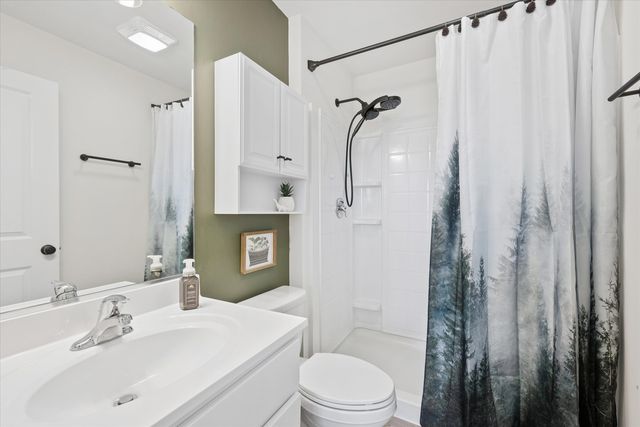 602 Apple Valley Road, Harvard, IL 60033