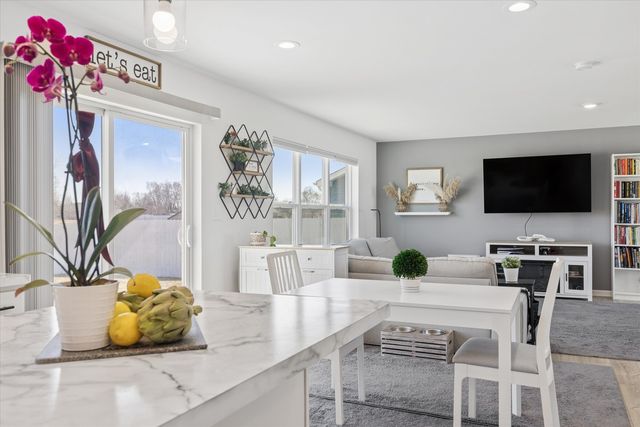 602 Apple Valley Road, Harvard, IL 60033