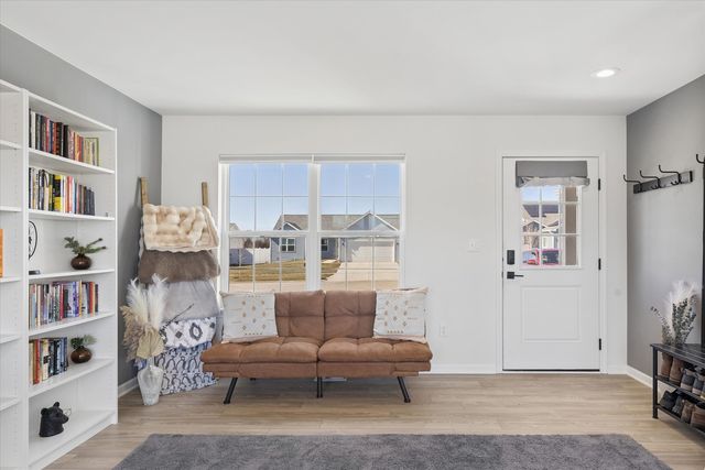 602 Apple Valley Road, Harvard, IL 60033