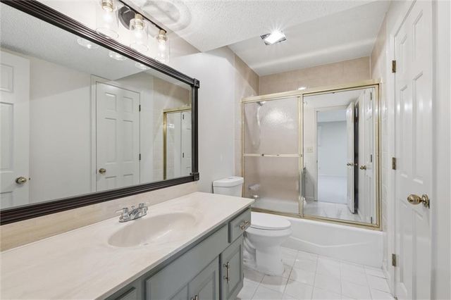 8310 W 120th Terrace, Overland Park, KS 66213