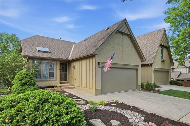 8310 W 120th Terrace, Overland Park, KS 66213