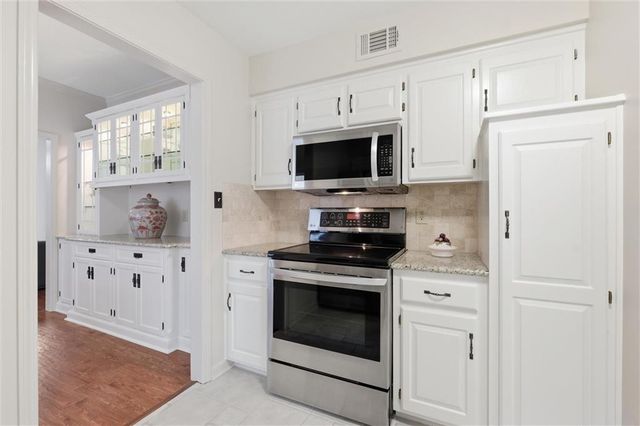 8310 W 120th Terrace, Overland Park, KS 66213